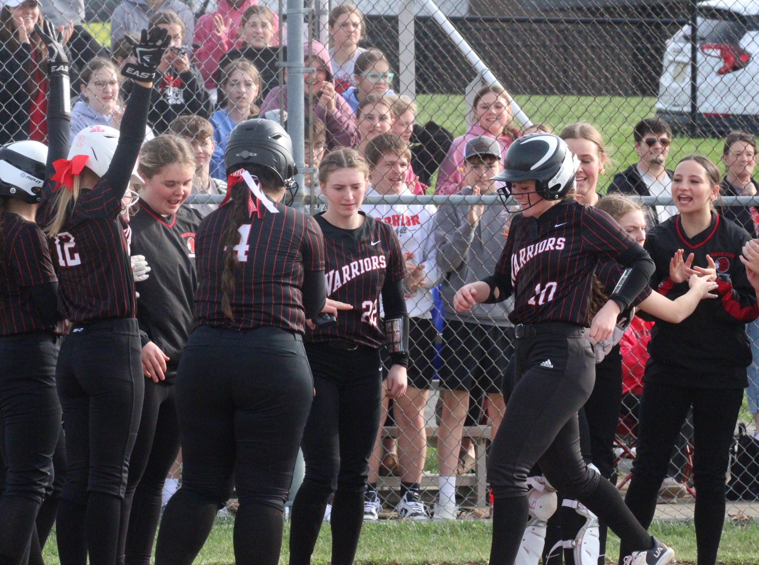 DIAMOND ROUNDUP: Lady Warriors fall; Arrows stay undefeated